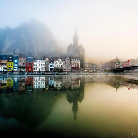 Les Voisins De Mr Sax Hotel Dinant Bagian luar foto