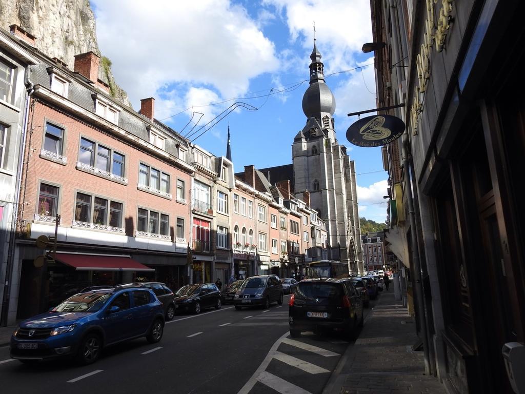 Les Voisins De Mr Sax Hotel Dinant Bagian luar foto