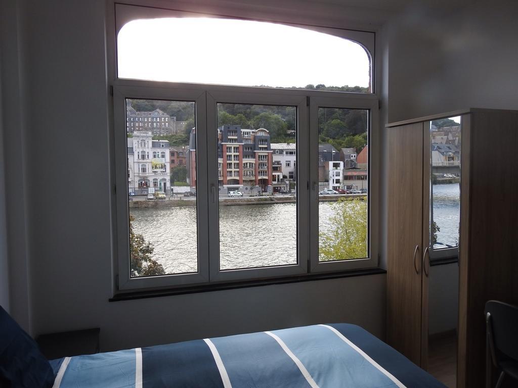 Les Voisins De Mr Sax Hotel Dinant Ruang foto