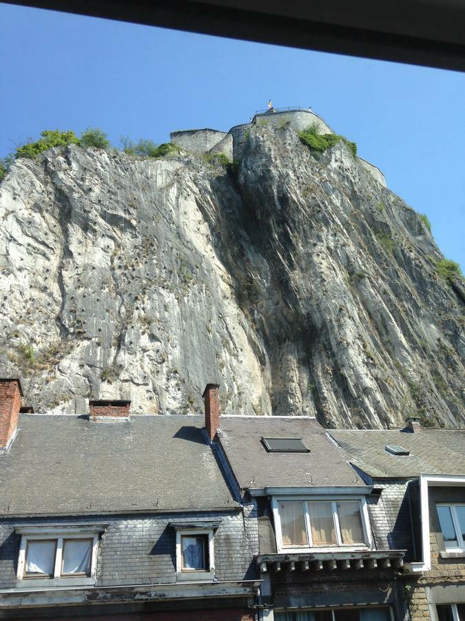 Les Voisins De Mr Sax Hotel Dinant Ruang foto