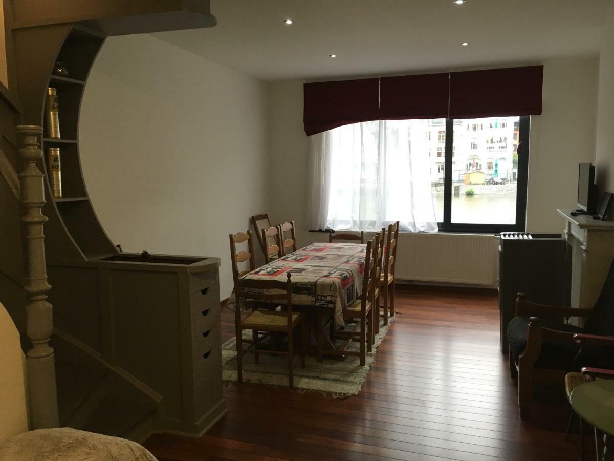 Les Voisins De Mr Sax Hotel Dinant Bagian luar foto