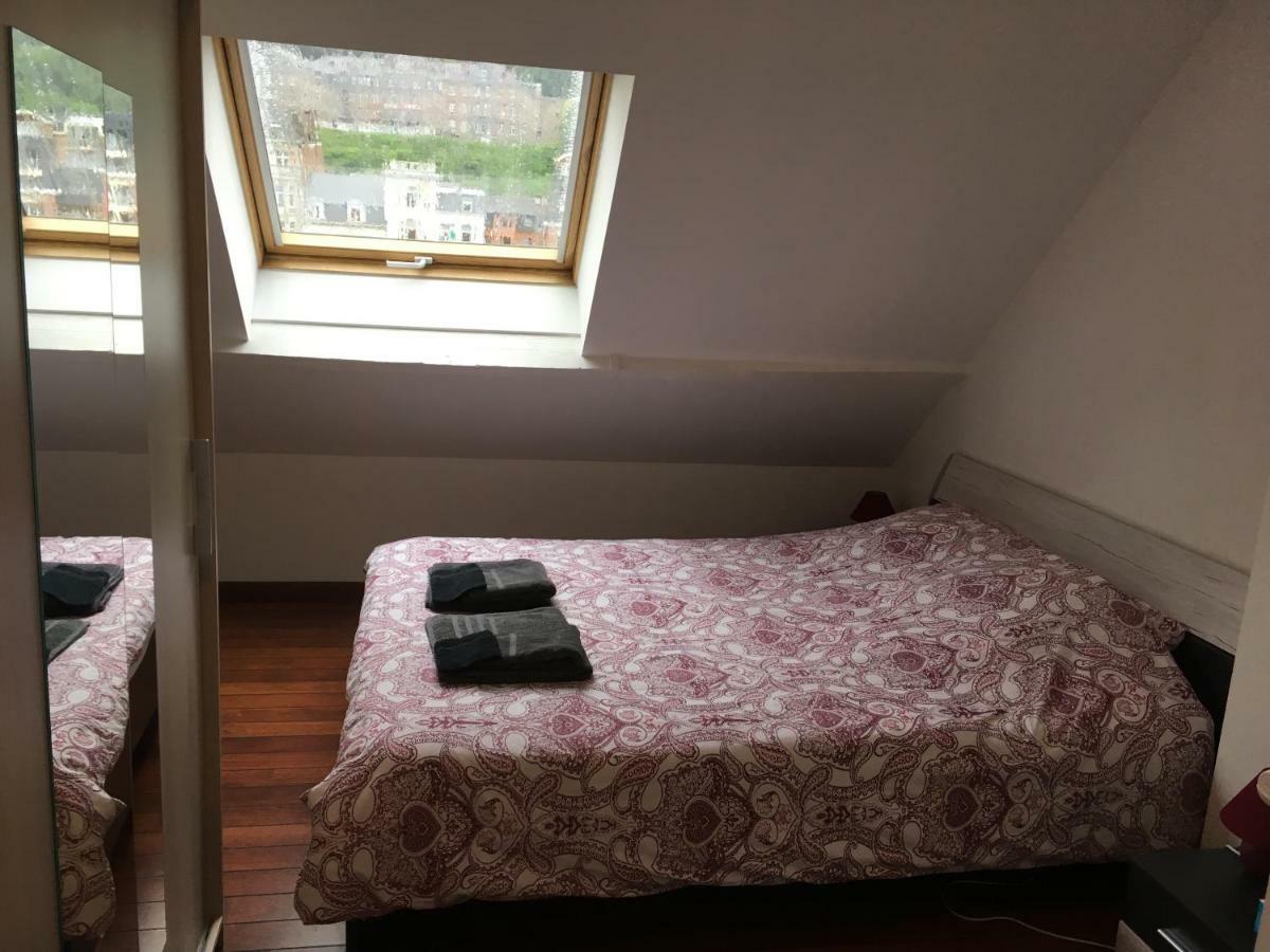Les Voisins De Mr Sax Hotel Dinant Bagian luar foto
