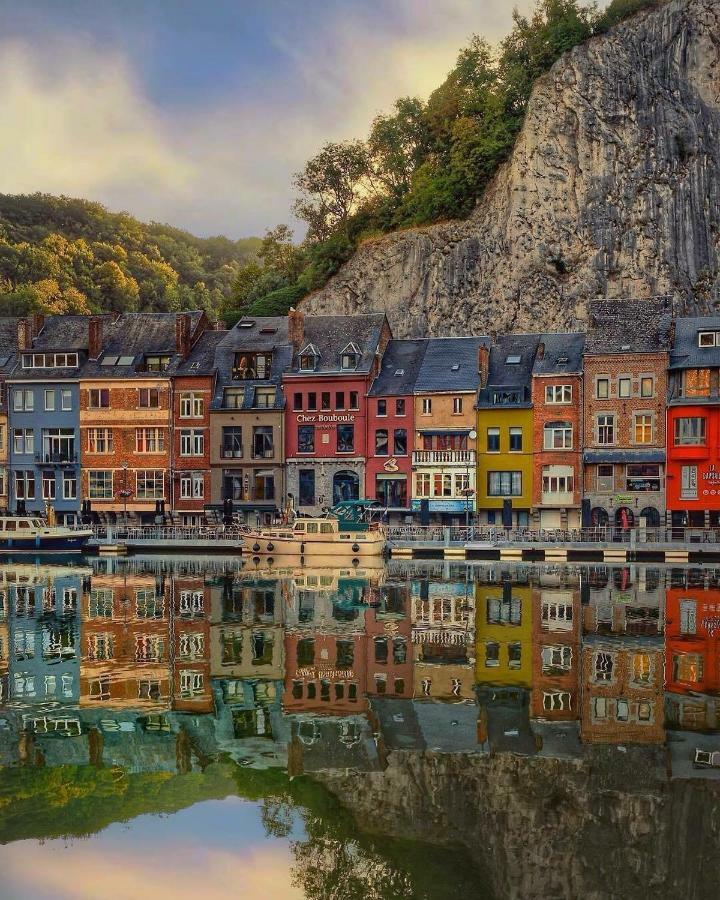 Les Voisins De Mr Sax Hotel Dinant Bagian luar foto
