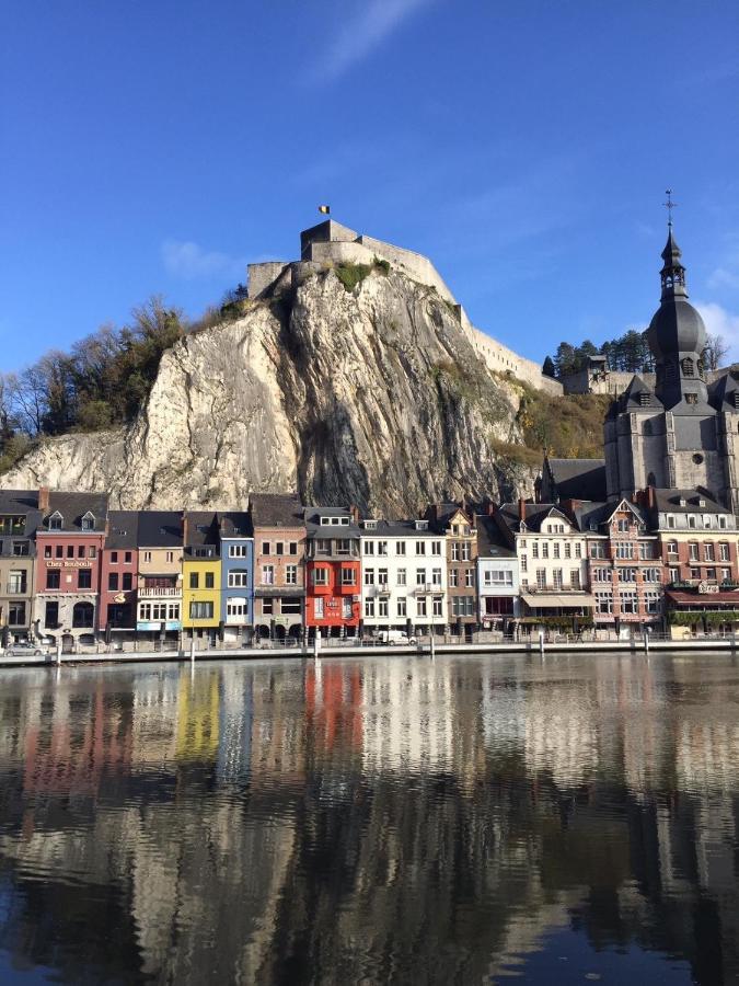 Les Voisins De Mr Sax Hotel Dinant Bagian luar foto